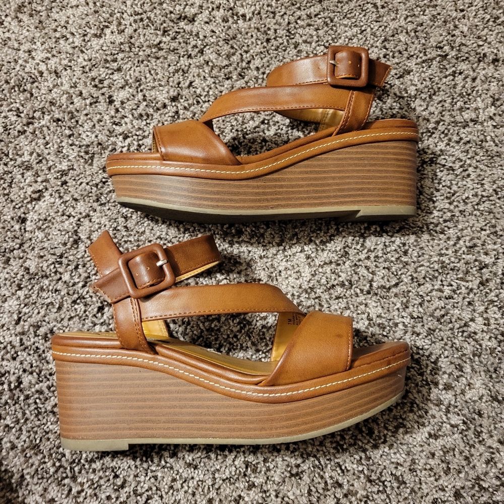 Kenzie teagan platform heel